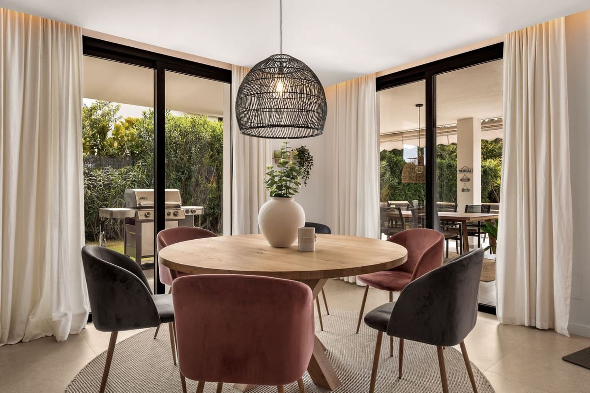 4 bedroom Villa for sale in Nueva Andalucia with pool garage - € 2,650,000 (Ref: 9734216)