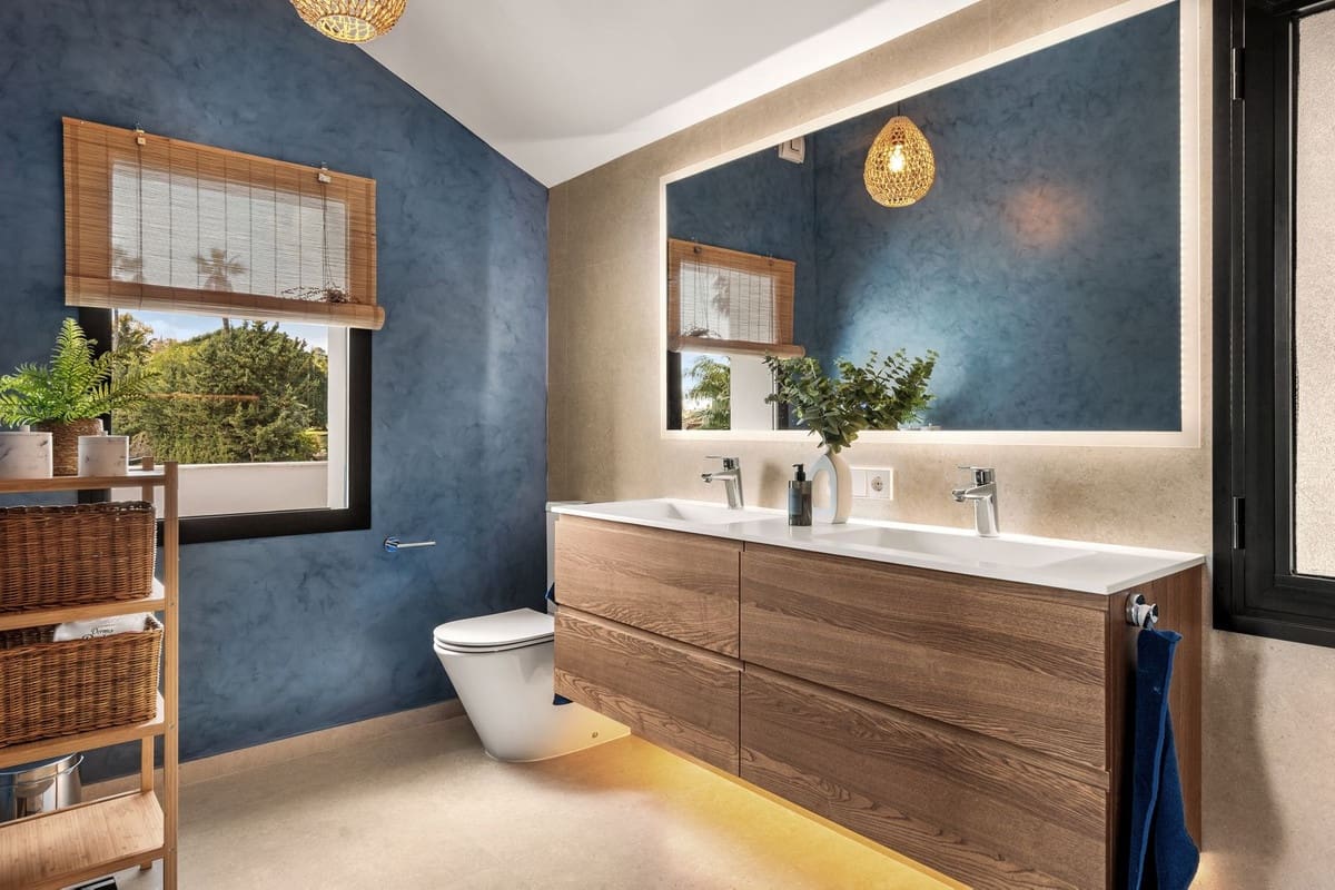 4 bedroom Villa for sale in Nueva Andalucia with pool garage - € 2,650,000 (Ref: 9734216)