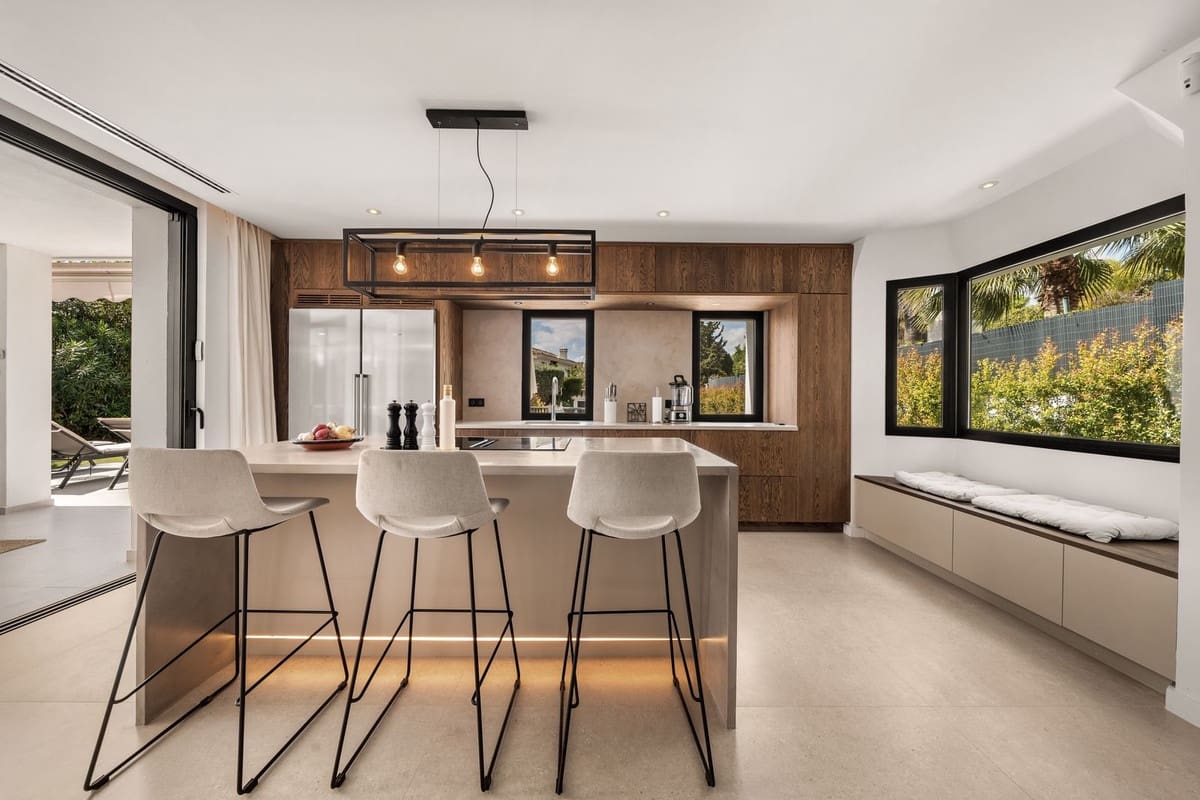 4 quarto Moradia para venda em Nueva Andalucia com piscina garagem - 2 650 000 € (Ref: 9734216)