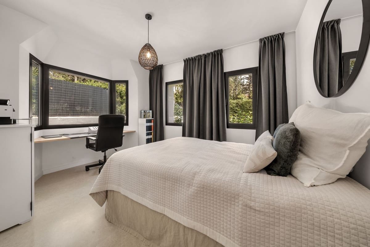 4 quarto Moradia para venda em Nueva Andalucia com piscina garagem - 2 650 000 € (Ref: 9734216)