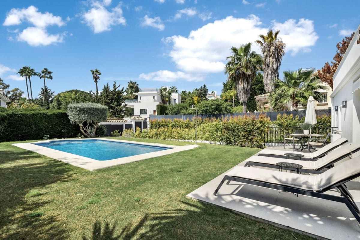 4 quarto Moradia para venda em Nueva Andalucia com piscina garagem - 2 650 000 € (Ref: 9734216)
