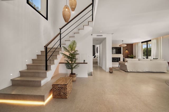 Chalet de 4 habitaciones en Nueva Andalucia, Marbella en venta con piscina garaje - 2.650.000 € (Ref: 9734216)