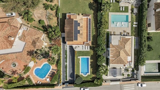 Chalet de 4 habitaciones en Nueva Andalucia, Marbella en venta con piscina garaje - 2.650.000 € (Ref: 9734216)
