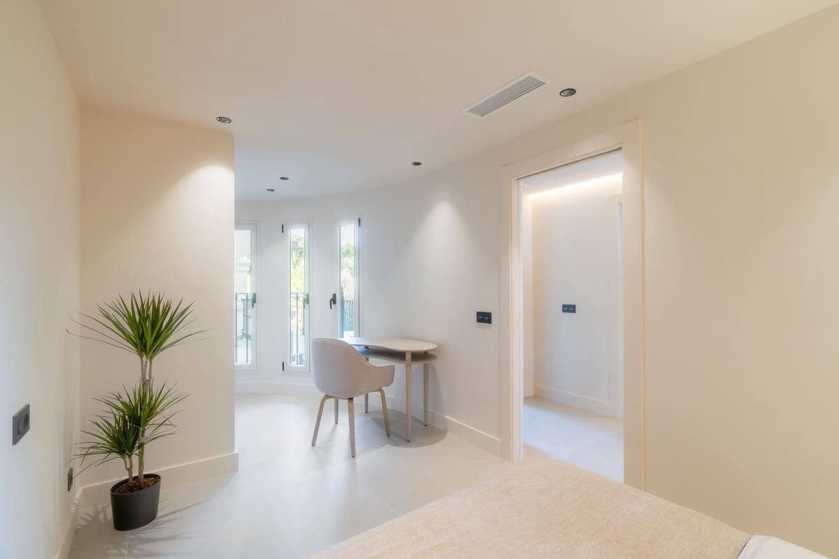 3 bedroom Apartment for sale in Nueva Andalucia with pool garage - € 1,090,000 (Ref: 9771014)