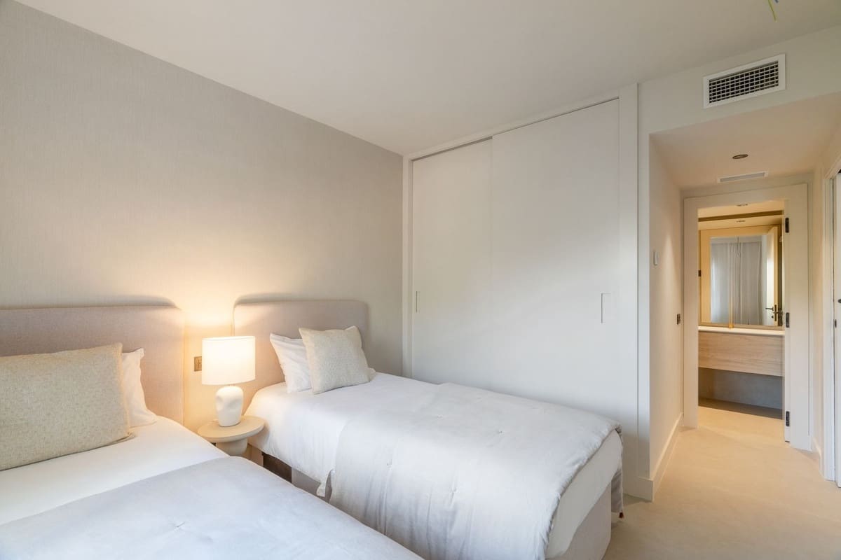 3 bedroom Apartment for sale in Nueva Andalucia with pool garage - € 1,090,000 (Ref: 9771014)