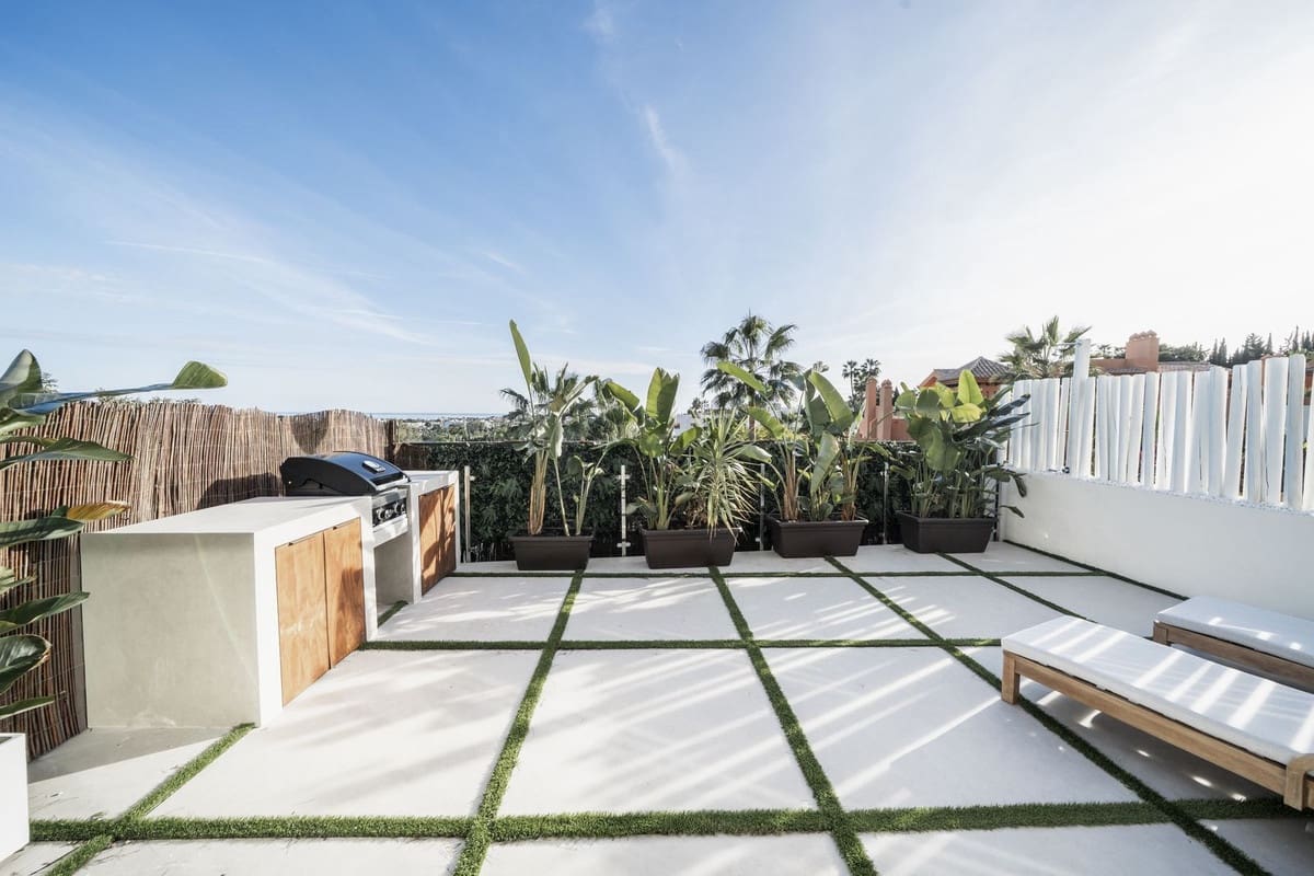 3 bedroom Apartment for sale in Nueva Andalucia with pool garage - € 1,090,000 (Ref: 9771014)