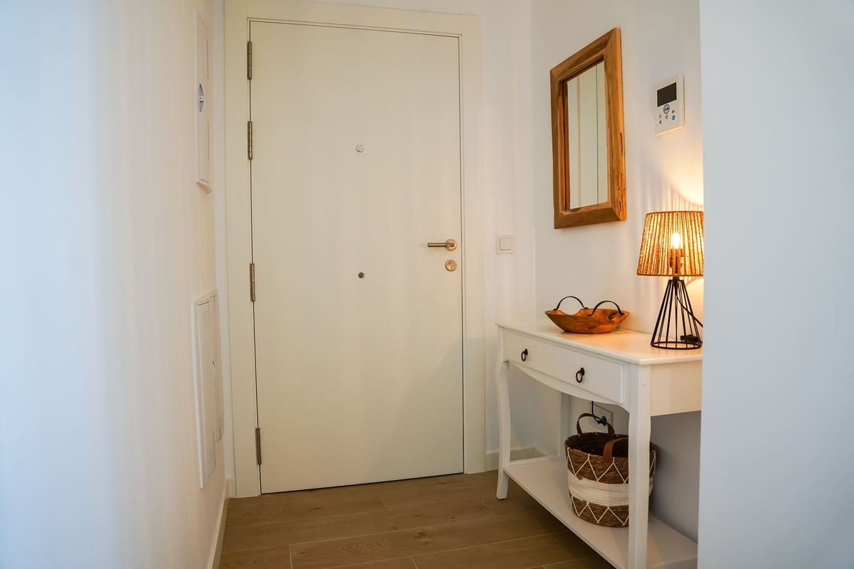 3 bedroom Apartment for rent in Estepona with pool garage - € 2,500 (Ref: 9775995)