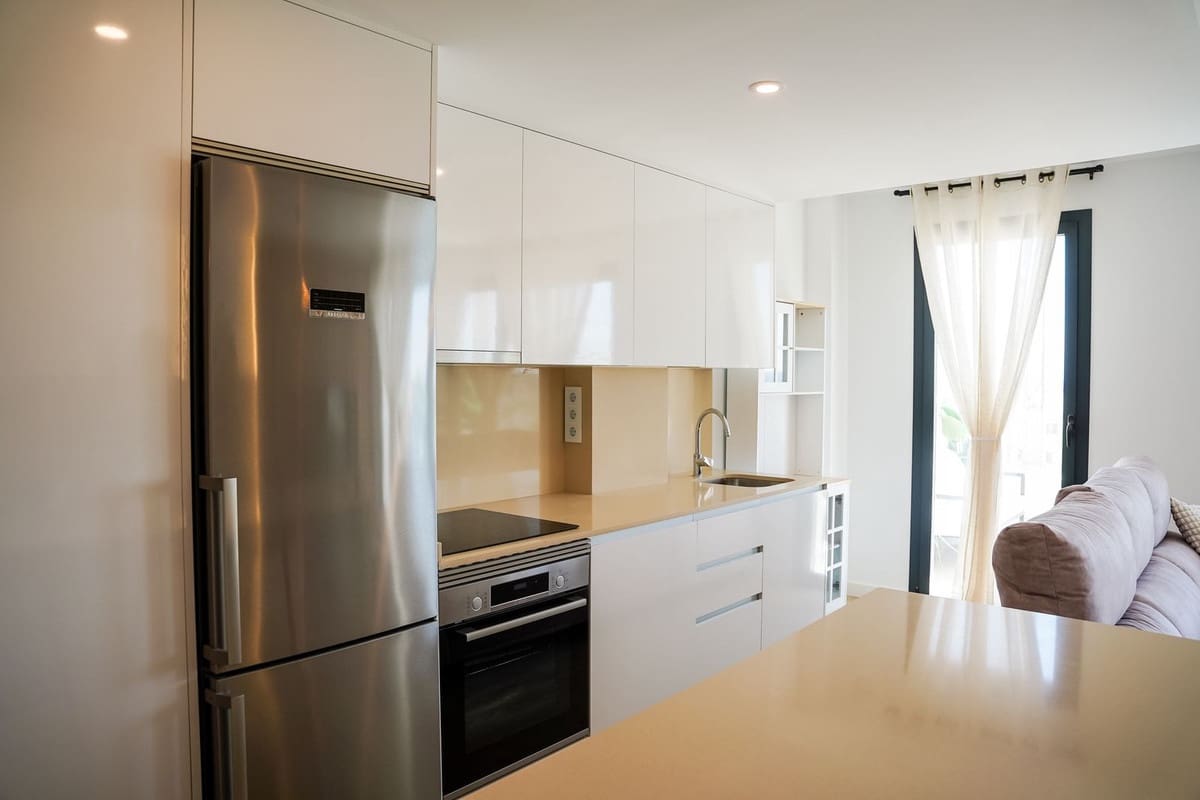 3 bedroom Apartment for rent in Estepona with pool garage - € 2,500 (Ref: 9775995)