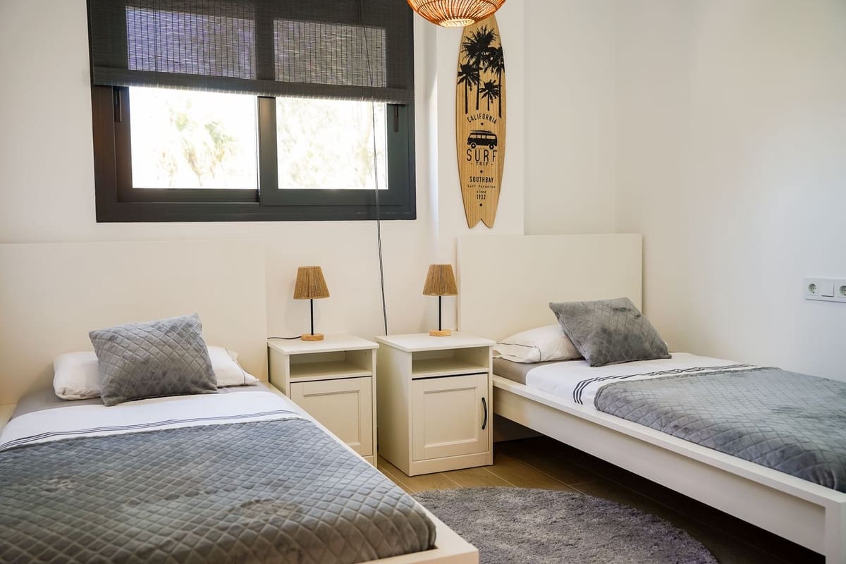 3 bedroom Apartment for rent in Estepona with pool garage - € 2,500 (Ref: 9775995)