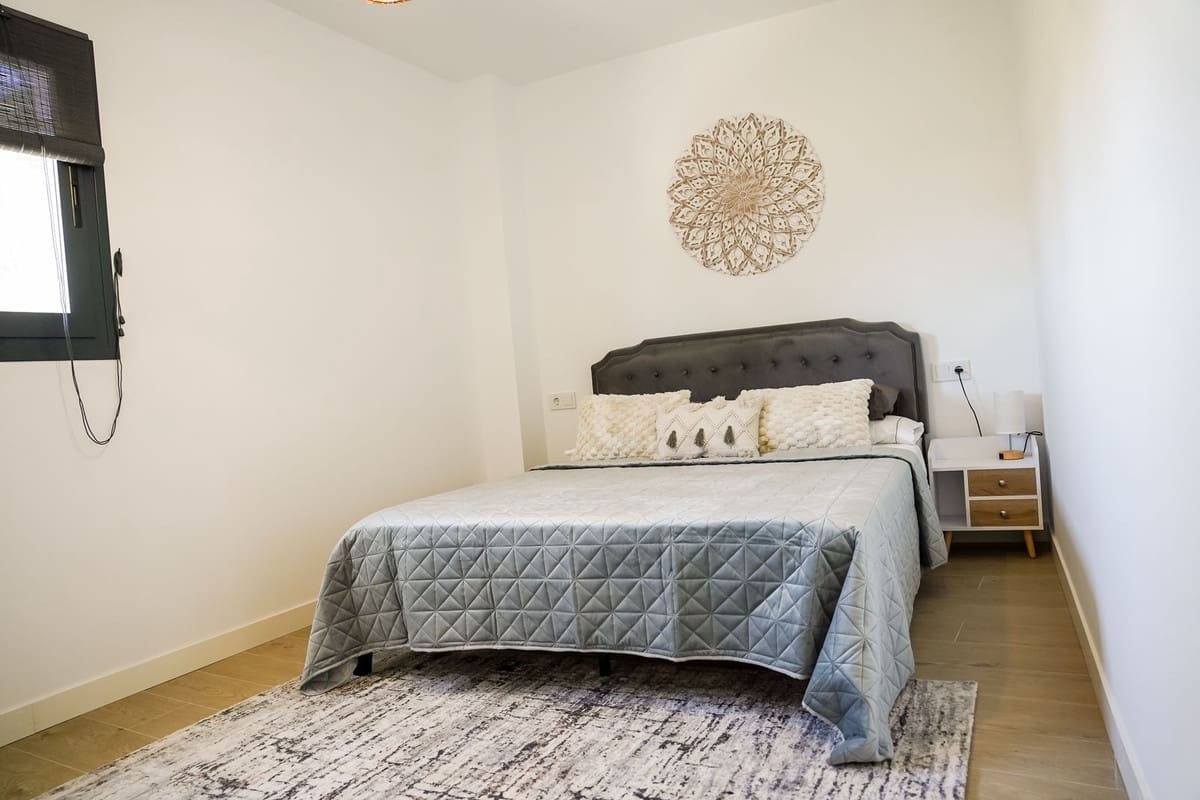 3 bedroom Apartment for rent in Estepona with pool garage - € 2,500 (Ref: 9775995)
