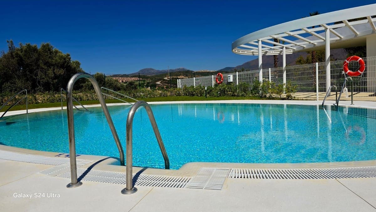 3 bedroom Apartment for rent in Estepona with pool garage - € 2,500 (Ref: 9775995)