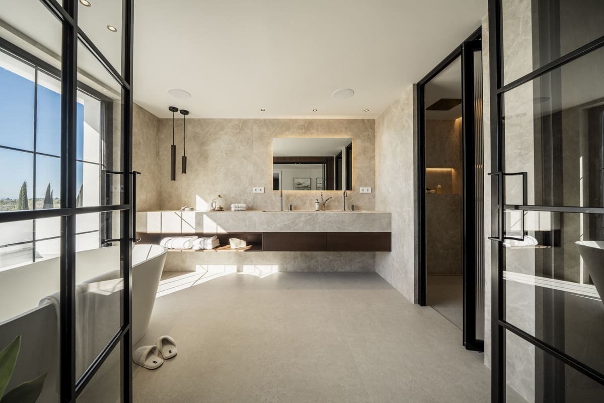 5 slaapkamer Villa te koop in Nueva Andalucia met zwembad garage - € 4.950.000 (Ref: 9798011)