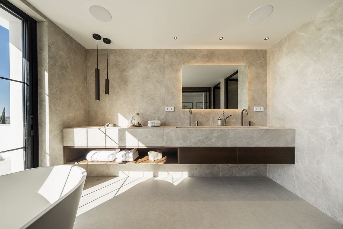 5 slaapkamer Villa te koop in Nueva Andalucia met zwembad garage - € 4.950.000 (Ref: 9798011)