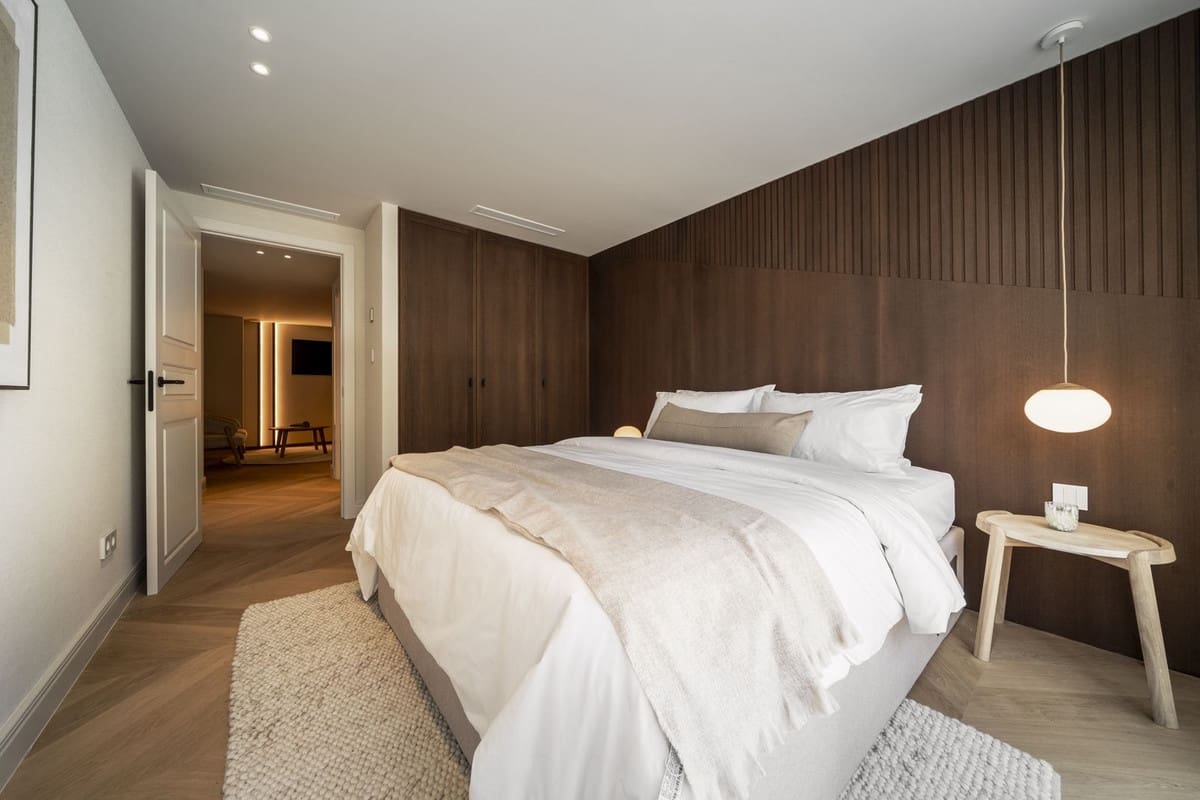 5 slaapkamer Villa te koop in Nueva Andalucia met zwembad garage - € 4.950.000 (Ref: 9798011)