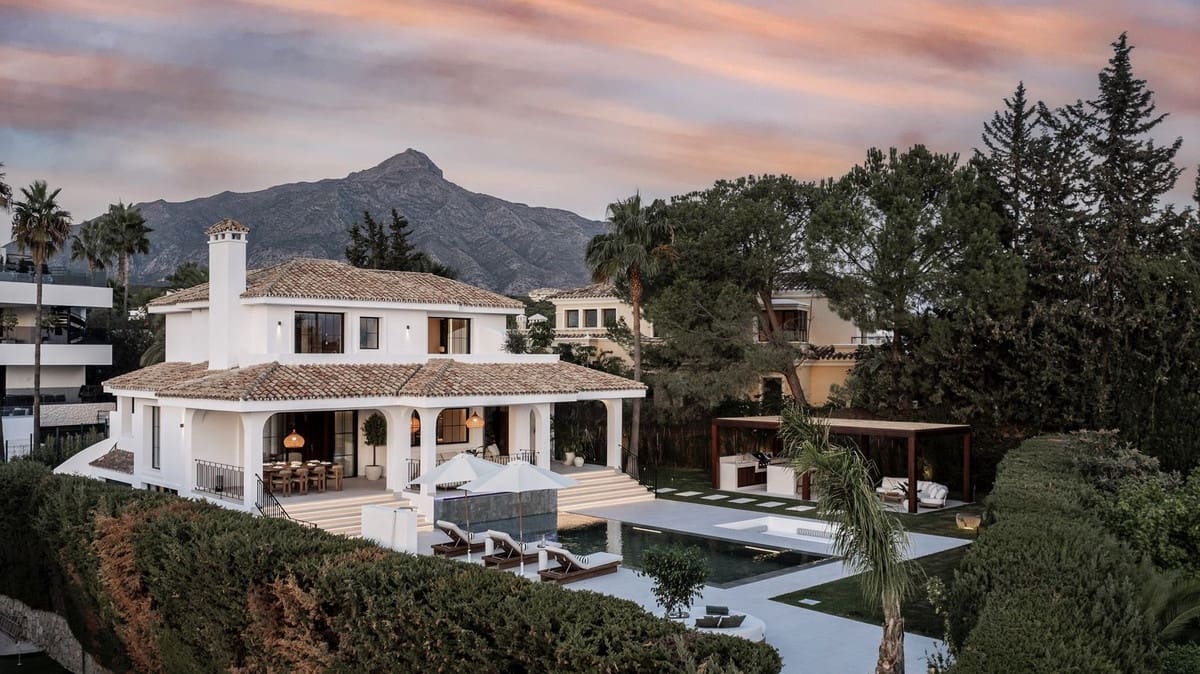 5 slaapkamer Villa te koop in Nueva Andalucia met zwembad garage - € 4.950.000 (Ref: 9798011)