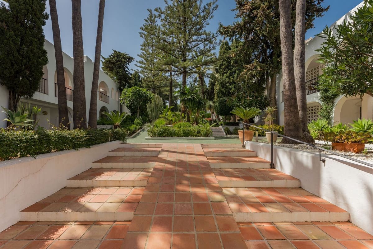 Apartamento de 3 habitaciones en Aloha Golf en venta con garaje - 1.350.000 € (Ref: 9814763)