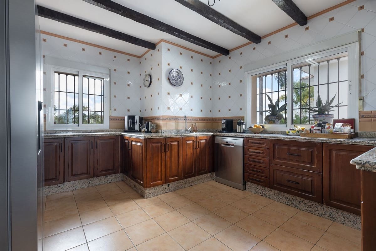 4 Zimmer Villa zu verkaufen in Alhaurin el Grande mit Pool Garage - 845.000 € (Ref: 9818852)