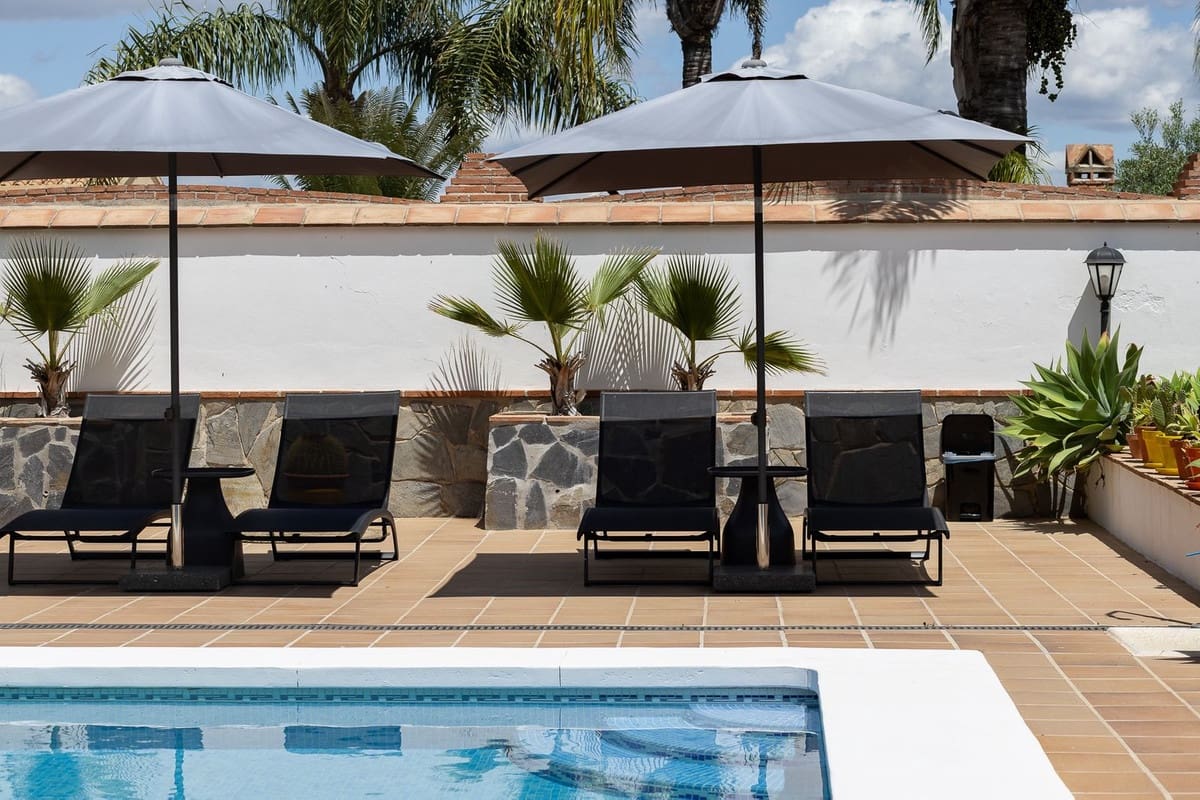 4 Zimmer Villa zu verkaufen in Alhaurin el Grande mit Pool Garage - 845.000 € (Ref: 9818852)