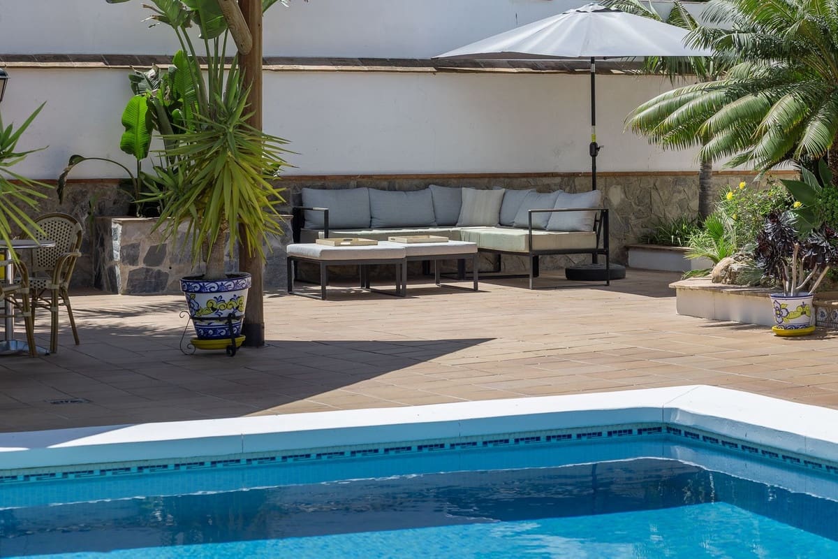 4 Zimmer Villa zu verkaufen in Alhaurin el Grande mit Pool Garage - 845.000 € (Ref: 9818852)