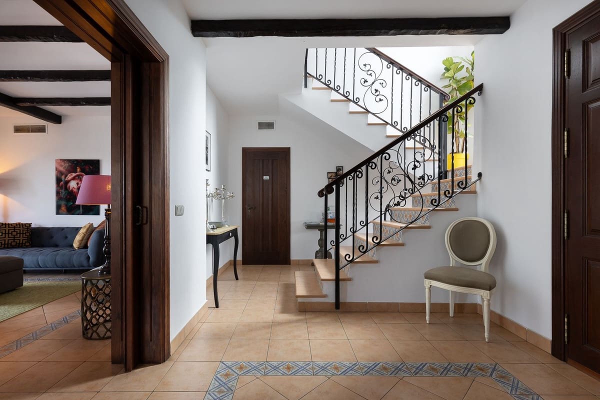 4 Zimmer Villa zu verkaufen in Alhaurin el Grande mit Pool Garage - 845.000 € (Ref: 9818852)