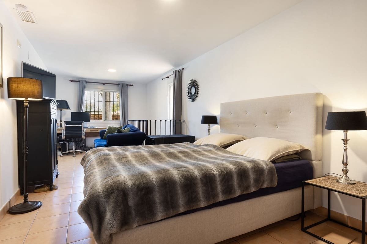 4 Zimmer Villa zu verkaufen in Alhaurin el Grande mit Pool Garage - 845.000 € (Ref: 9818852)
