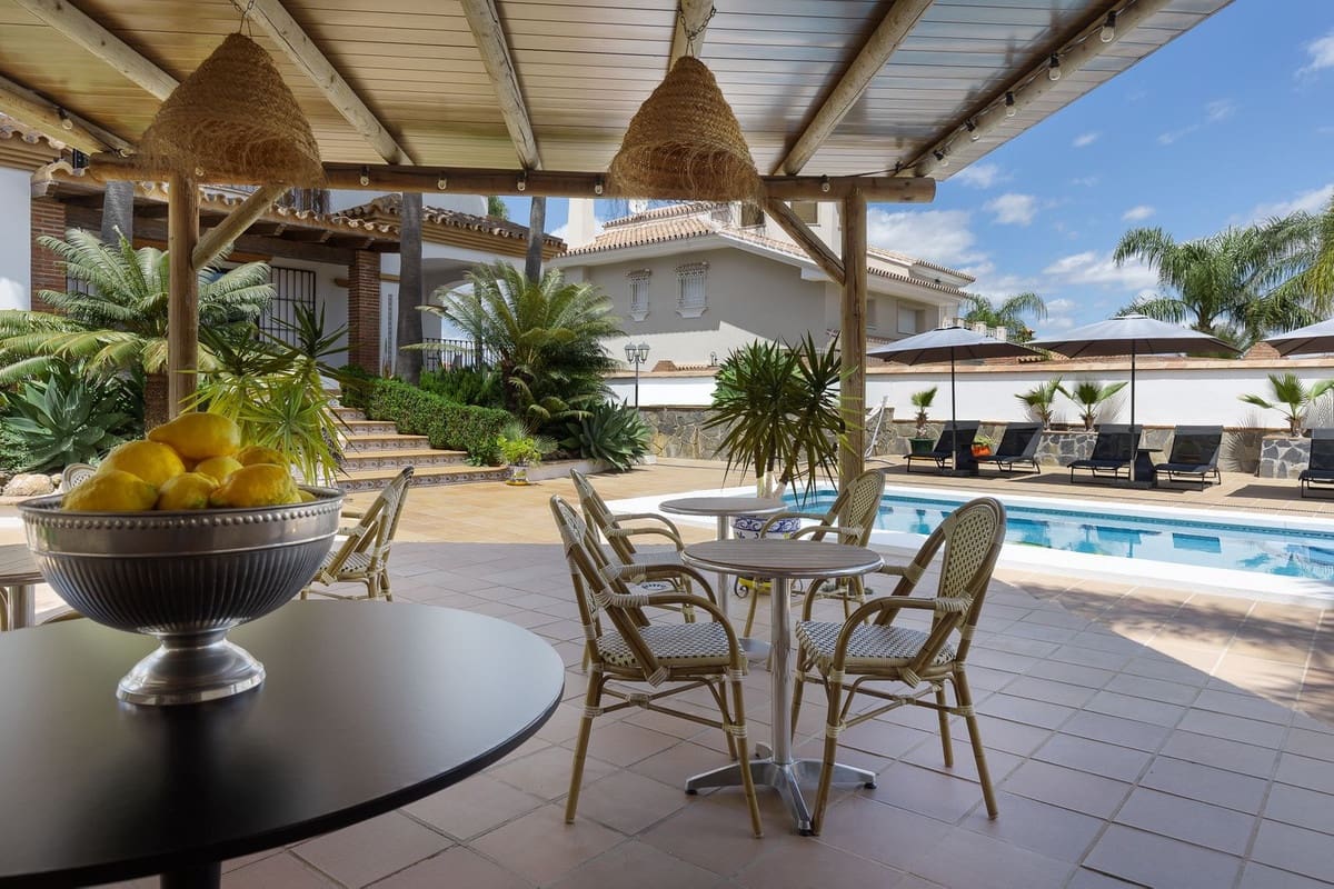 4 Zimmer Villa zu verkaufen in Alhaurin el Grande mit Pool Garage - 845.000 € (Ref: 9818852)