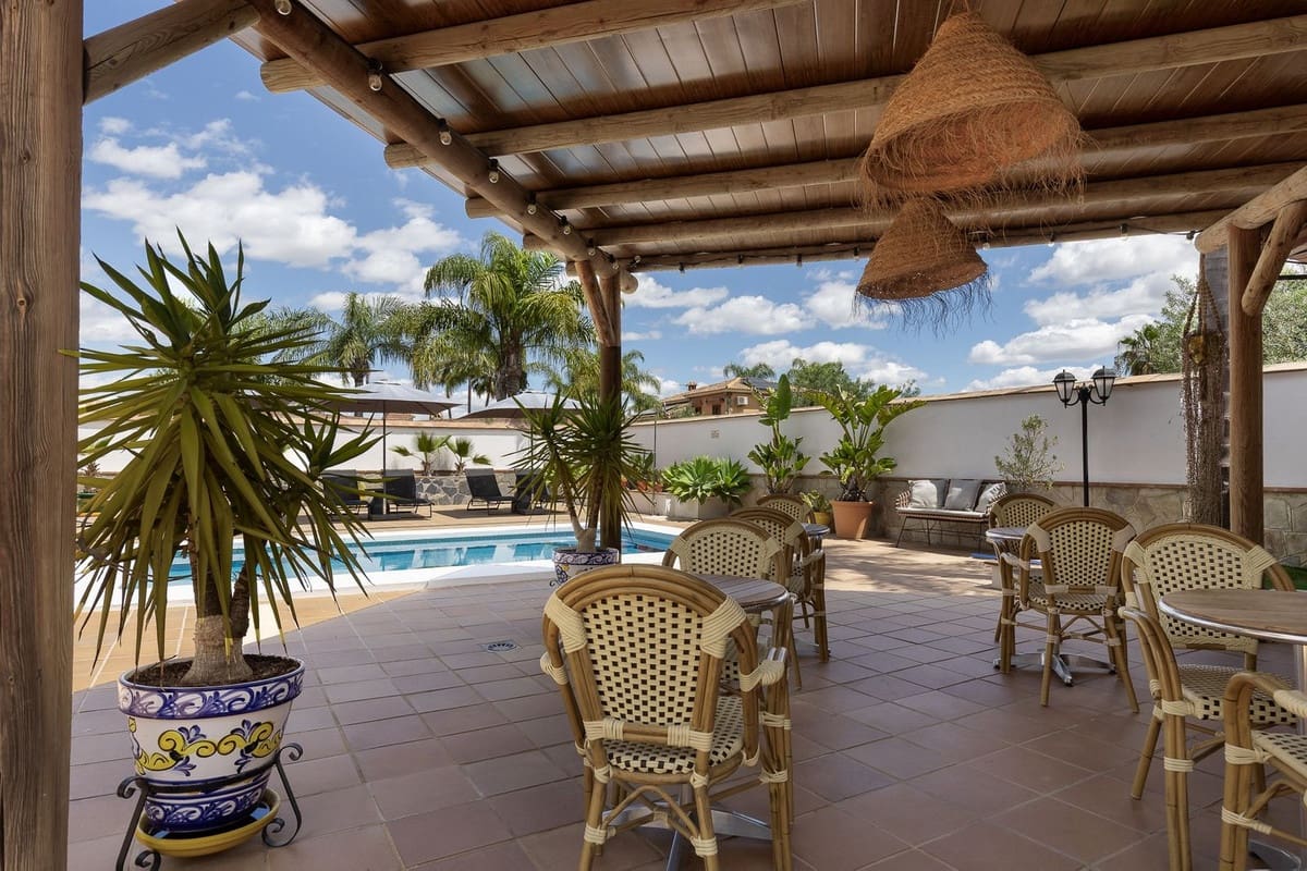 4 Zimmer Villa zu verkaufen in Alhaurin el Grande mit Pool Garage - 845.000 € (Ref: 9818852)