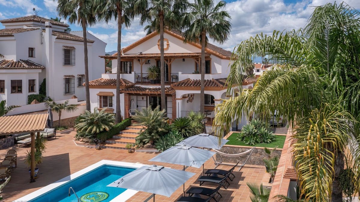 4 Zimmer Villa zu verkaufen in Alhaurin el Grande mit Pool Garage - 845.000 € (Ref: 9818852)