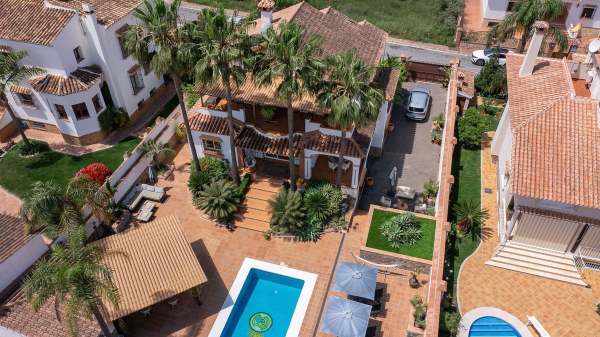 4 Zimmer Villa zu verkaufen in Alhaurin el Grande mit Pool Garage - 845.000 € (Ref: 9818852)