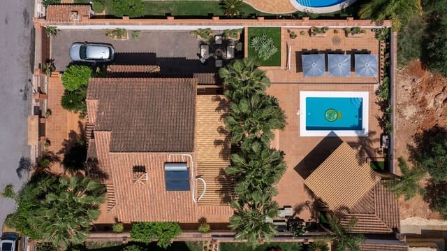 4 slaapkamer Villa te koop in Alhaurín el Grande met zwembad garage - € 845.000 (Ref: 9818852)