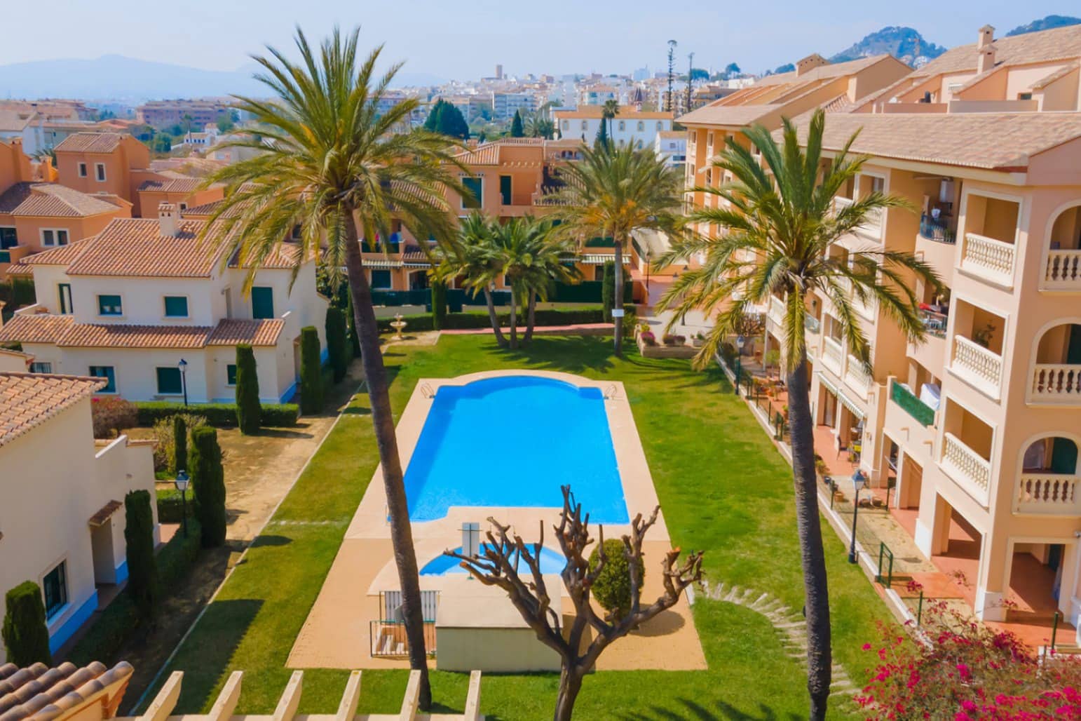 4 soveværelse Rækkehus til salg i Javea / Xabia med swimmingpool garage - € 645.000 (Ref: 10000204)