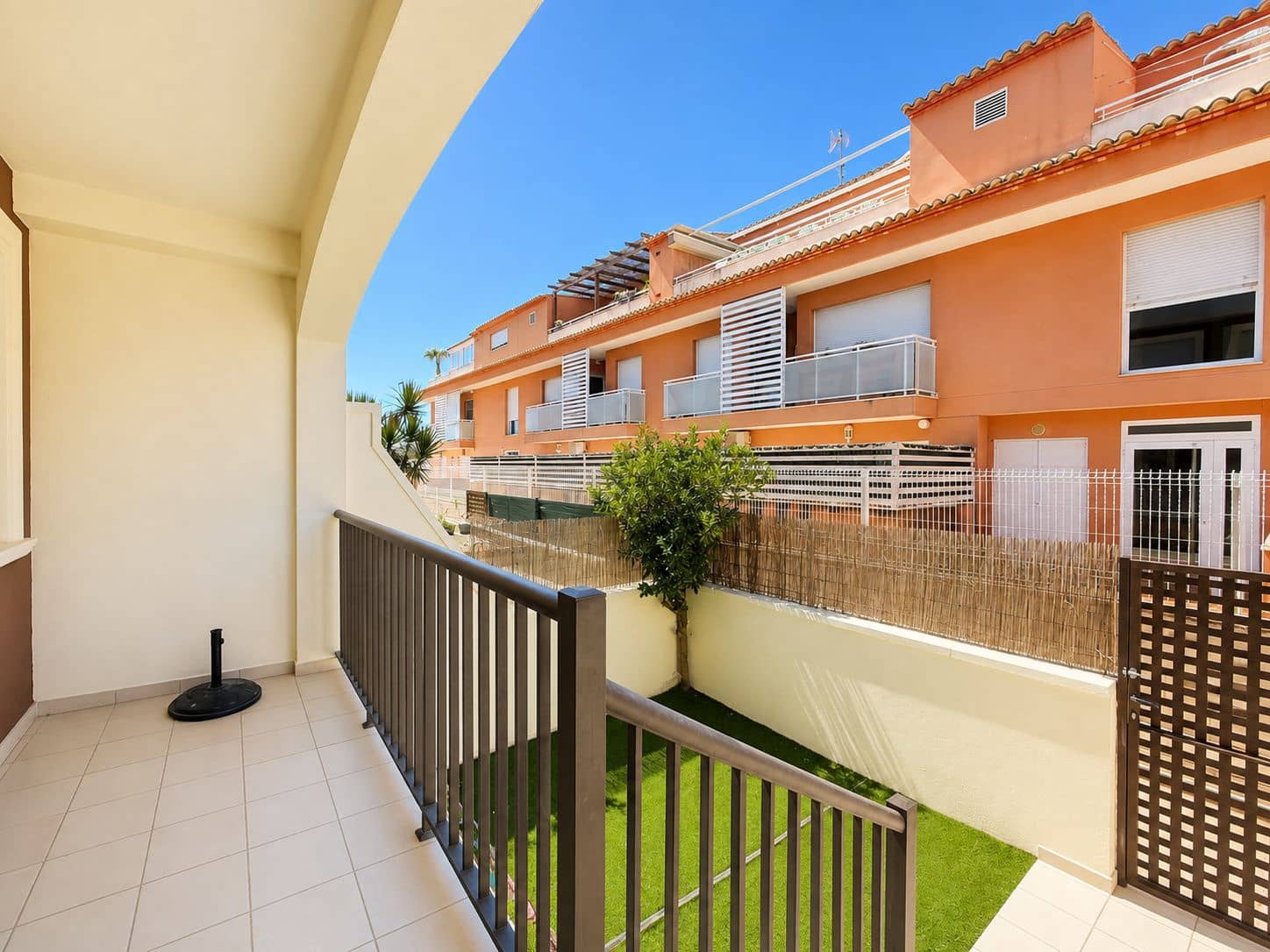 4 soveværelse Rækkehus til salg i Javea / Xabia med swimmingpool garage - € 400.000 (Ref: 10048114)