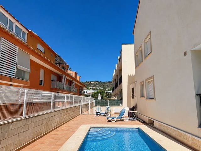 4 soveværelse Rækkehus til salg i Javea / Xàbia med swimmingpool garage - € 400.000 (Ref: 10048114)