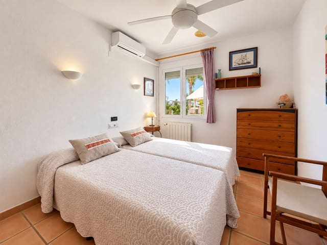 3 slaapkamer Rijtjeshuis te huur in Javea / Xàbia met zwembad - € 1.800 (Ref: 10077186)