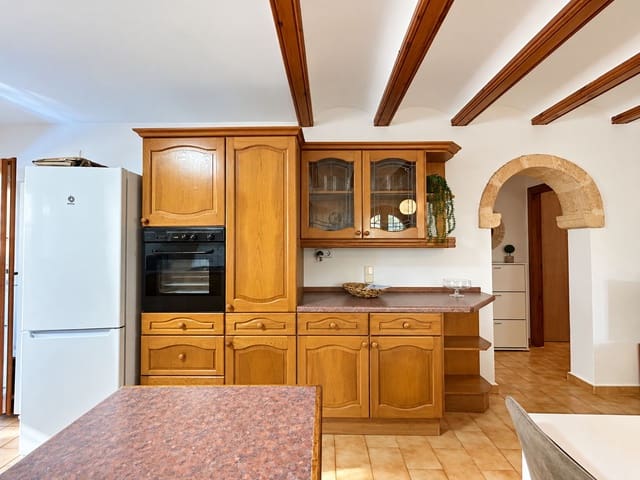 3 soveværelse Lejlighed til leje i Dénia med garage - € 1.200 (Ref: 10093796)