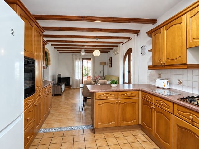 3 soveværelse Lejlighed til leje i Dénia med garage - € 1.200 (Ref: 10093796)