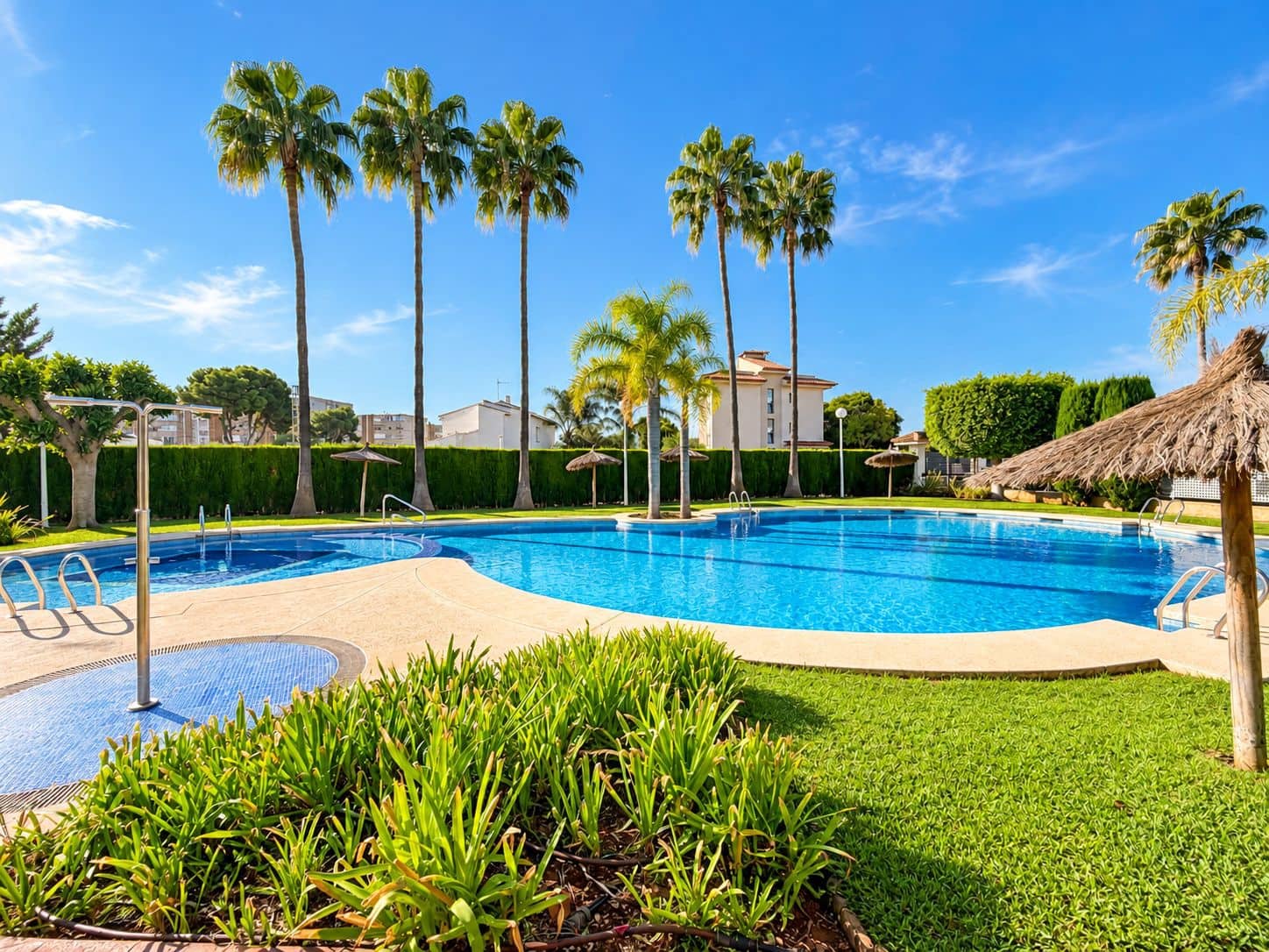 2 bedroom Apartment for rent in Arenal with pool garage - € 1,300 (Ref: 10111902)