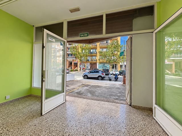 Kaupallinen vuokrattavana paikassa Javea / Xàbia mukana 
autotalli - 800 € (Ref: 10154013)
