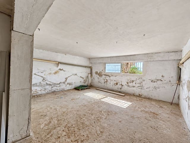 Kaupallinen vuokrattavana paikassa Javea / Xàbia mukana 
autotalli - 800 € (Ref: 10154013)