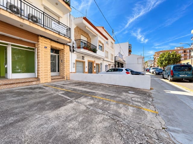 Kaupallinen vuokrattavana paikassa Javea / Xàbia mukana 
autotalli - 800 € (Ref: 10154013)