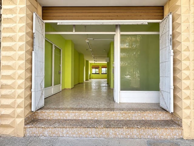 Kaupallinen vuokrattavana paikassa Javea / Xàbia mukana 
autotalli - 800 € (Ref: 10154013)
