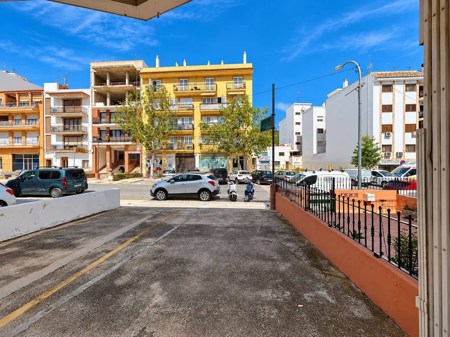 Commercial for rent in Javea / Xabia with garage - € 800 (Ref: 10154013)