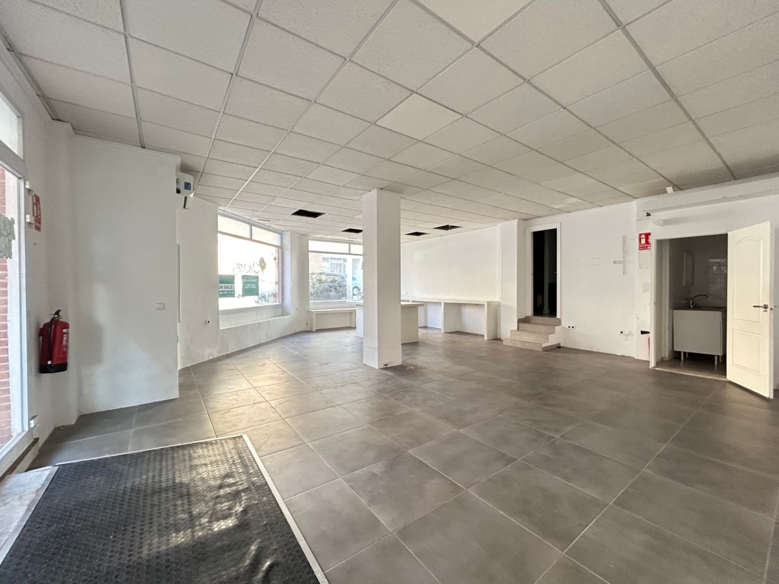 Kommersiell til leie i Javea / Xabia - € 750 (Ref: 3558097)