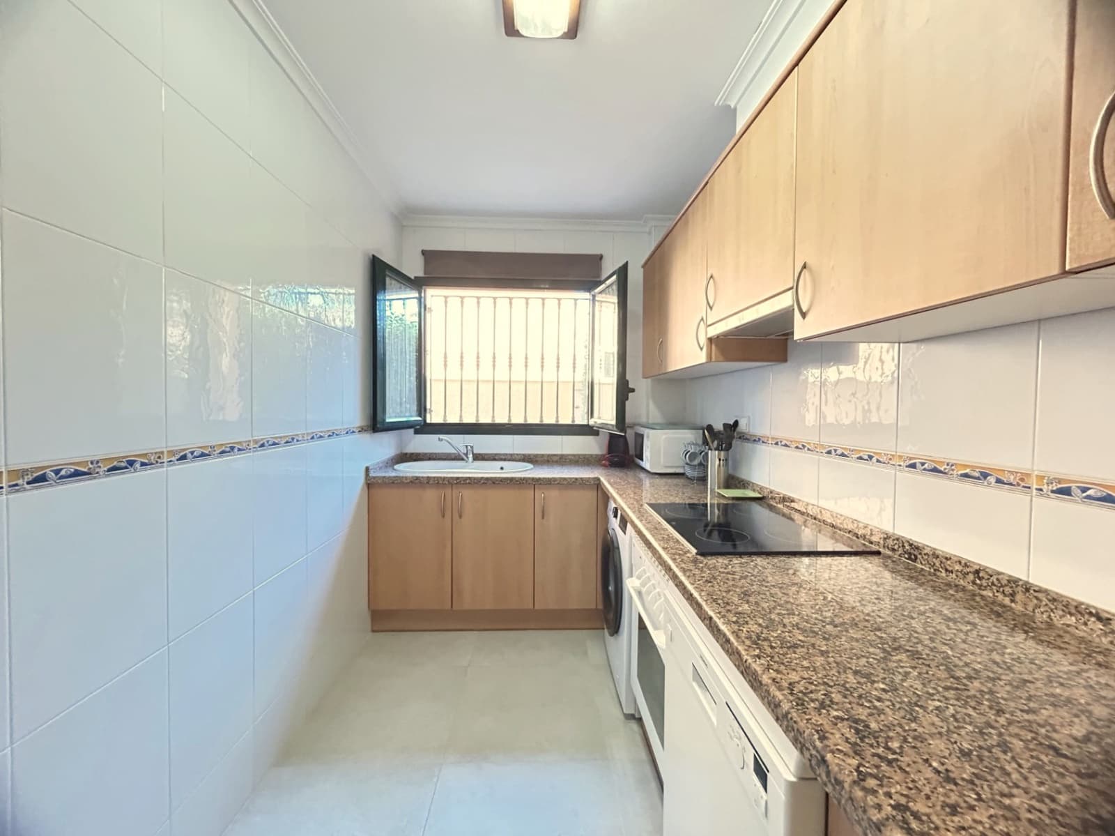 Apartamento de 3 habitaciones en Javea / Xàbia en alquiler con piscina - 1.150 € (Ref: 8329241)