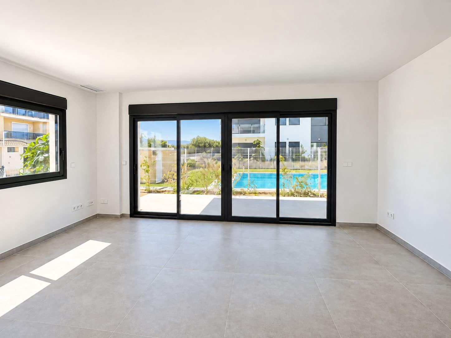 3 soverom Leilighet til leie i Arenal med svømmebasseng garasje - € 1 800 (Ref: 8541479)