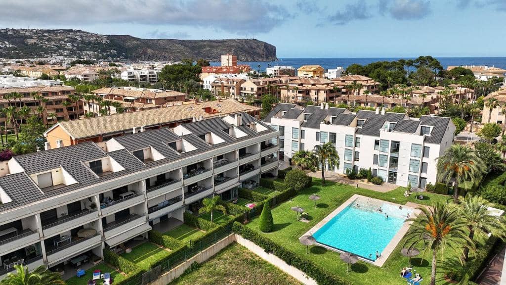 Apartamento de 2 habitaciones en Javea / Xàbia en alquiler con piscina garaje - 1.200 € (Ref: 8981899)