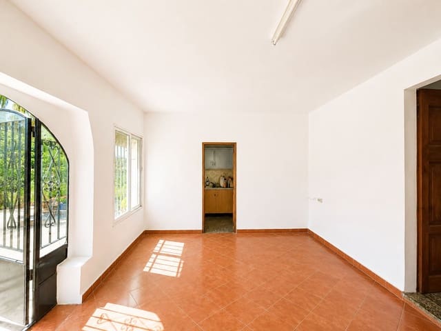 4 bedroom Villa for sale in Gata de Gorgos with garage - € 288,000 (Ref: 9013227)