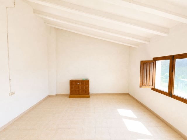 4 bedroom Villa for sale in Gata de Gorgos with garage - € 288,000 (Ref: 9013227)