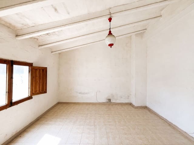 4 bedroom Villa for sale in Gata de Gorgos with garage - € 288,000 (Ref: 9013227)