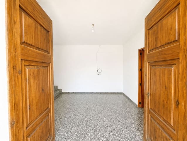 4 bedroom Villa for sale in Gata de Gorgos with garage - € 288,000 (Ref: 9013227)